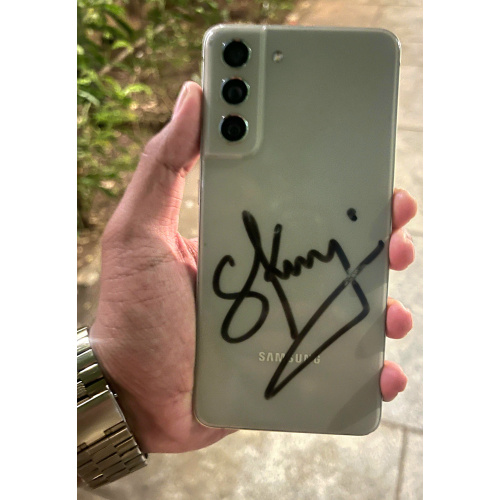 Mobile signed by Suryakumar Yadav